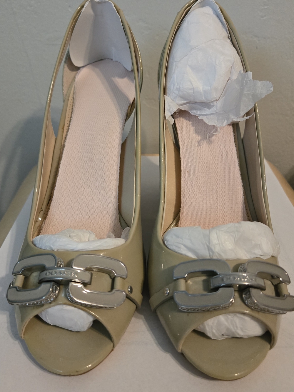 Vintage Coach Beige Patent Leather Peep-Toe Pumps with Silver Accent 6s